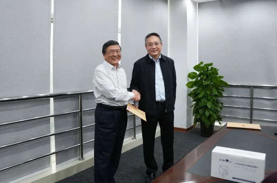 奉賢區(qū)人大常委會(huì)黨組書記、主任張培榮一行蒞臨上海山美股份開(kāi)展“優(yōu)環(huán)境、穩(wěn)經(jīng)濟(jì)”大走訪大調(diào)研